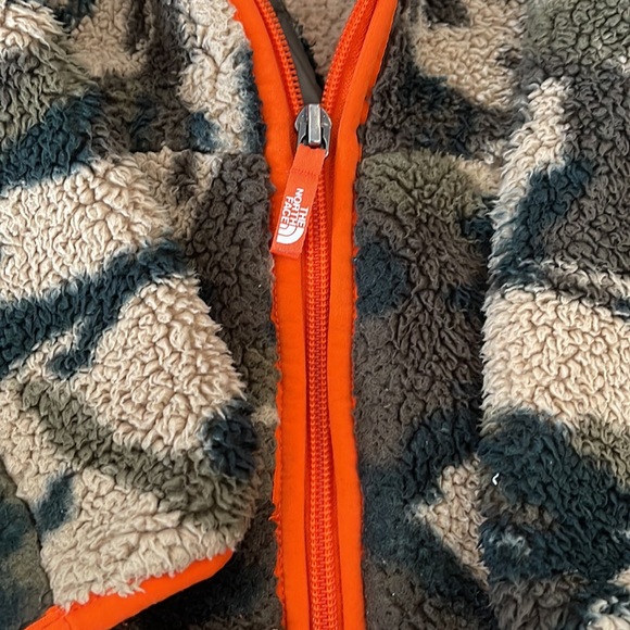 Toddler north face fleece - army with orange piping - Picture 3 of 3